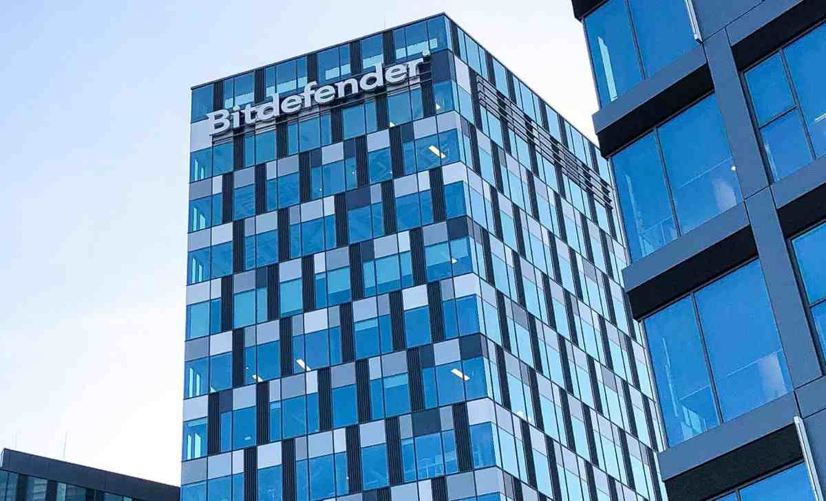 Bitdefender-Firewall: Wenn ein Programm ohne Ihre Zustimmung Daten ins Internet übertragen will, schlägt die Firewall Alarm. Sie können dann entscheiden, ob Sie der Übertragung zustimmen oder nicht.