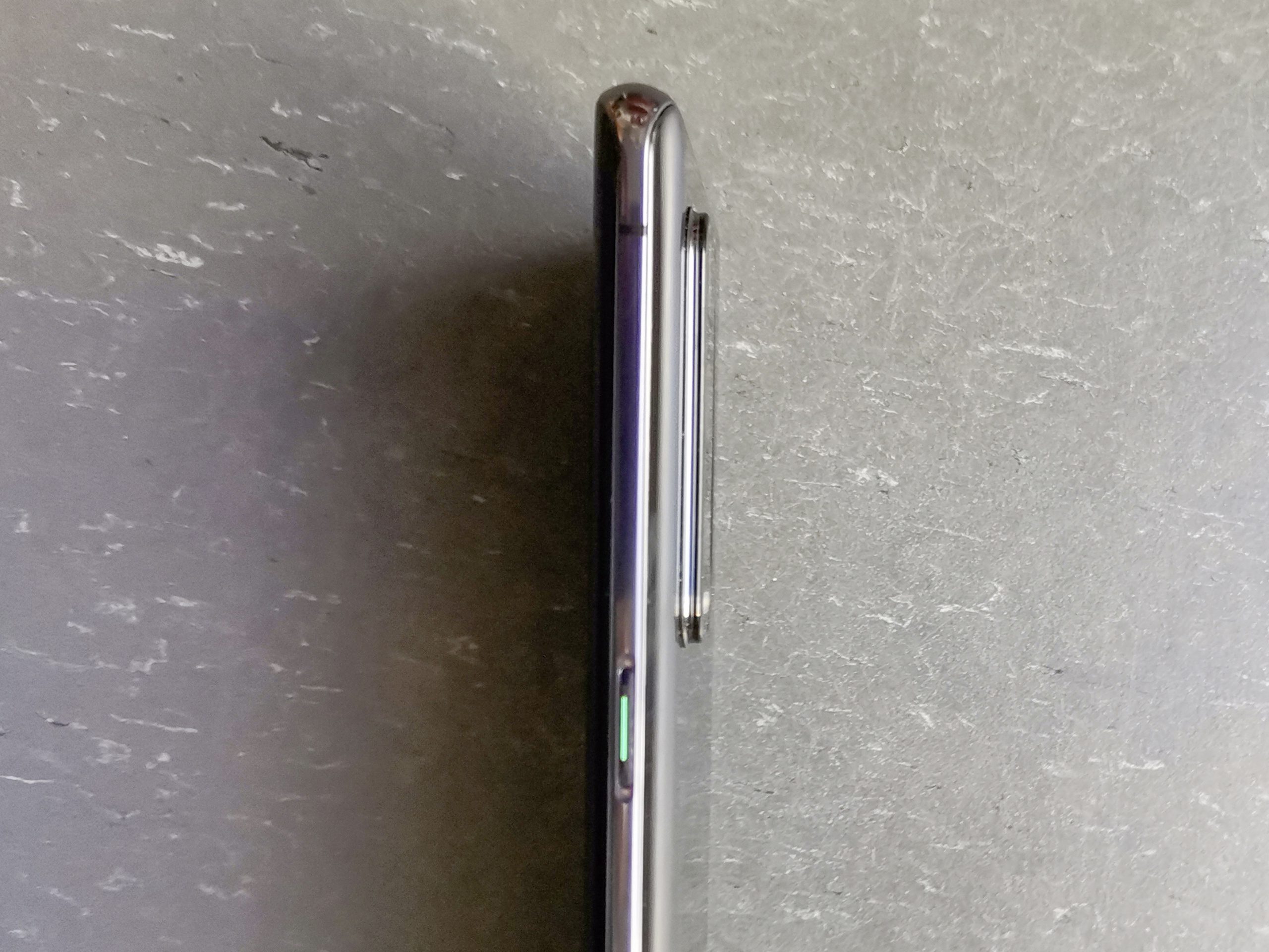 Oppo Find X2 Pro seitlich