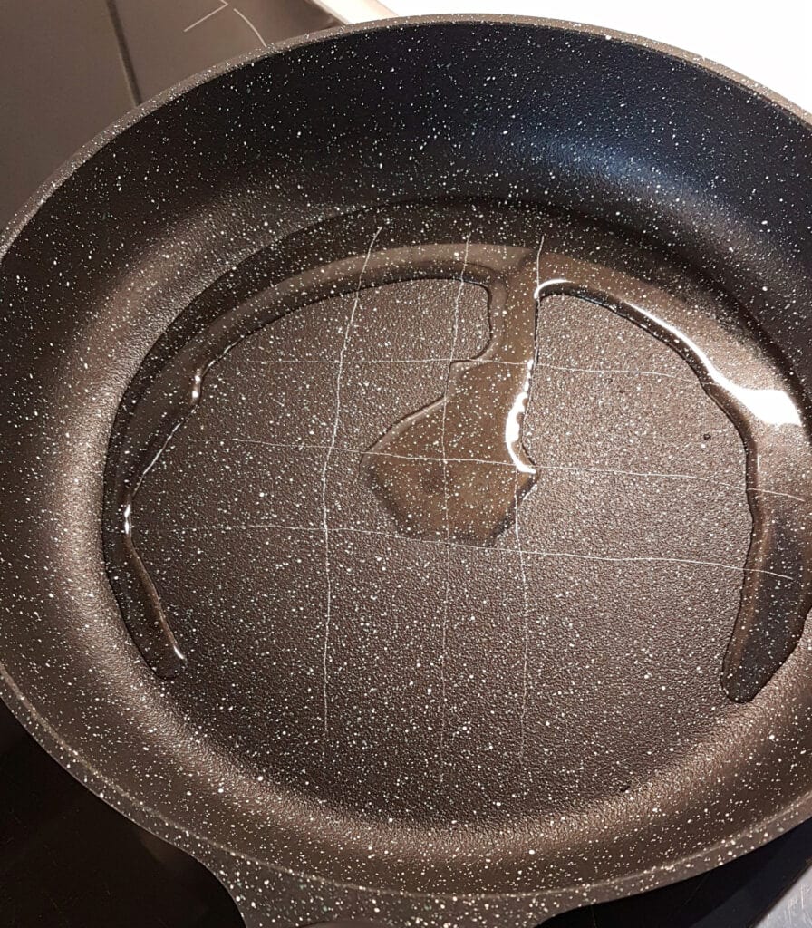 Boden Tenus Pfanne mit Öl