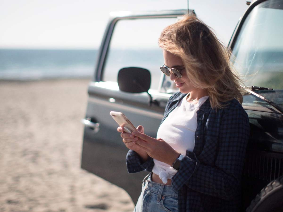 Mit dem Handy auf Reisen: 10 Tipps zum Telefonieren und Surfen im Ausland