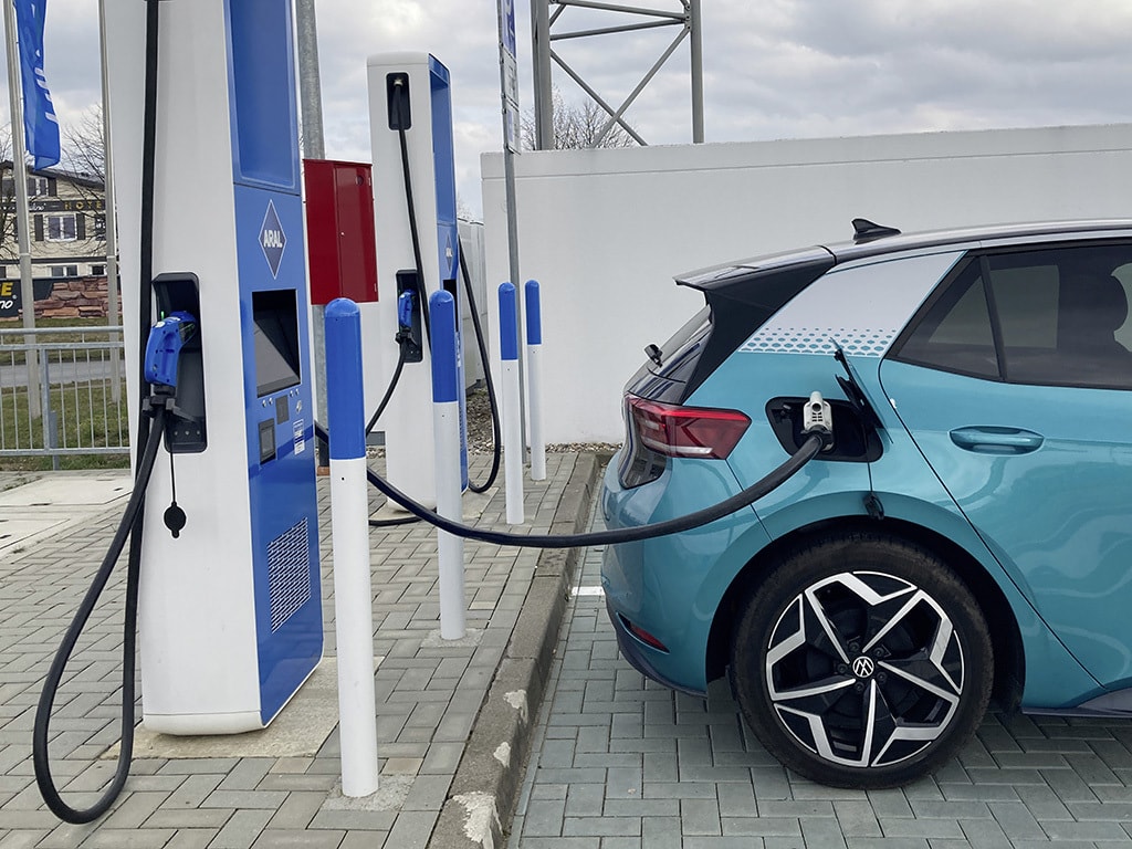 Tankstelle für E-Autos: Die Ladesäulen-Dichte in