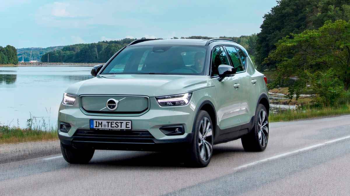 Volvo XC40 Recharge P8 AWD in Sage Green