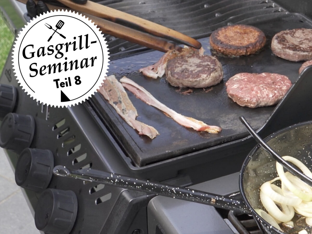 Grillen auf der Eisenplatte