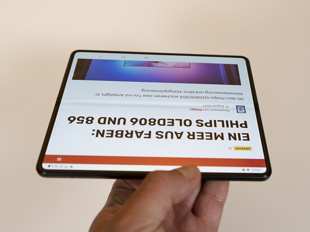 Samsung Galaxy Z Fold 3 5G Vergleich S21 Ultra seitliche Betrachtung