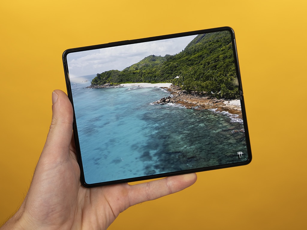 Samsung Galaxy Z Fold 3 5G Display mit Landschaft