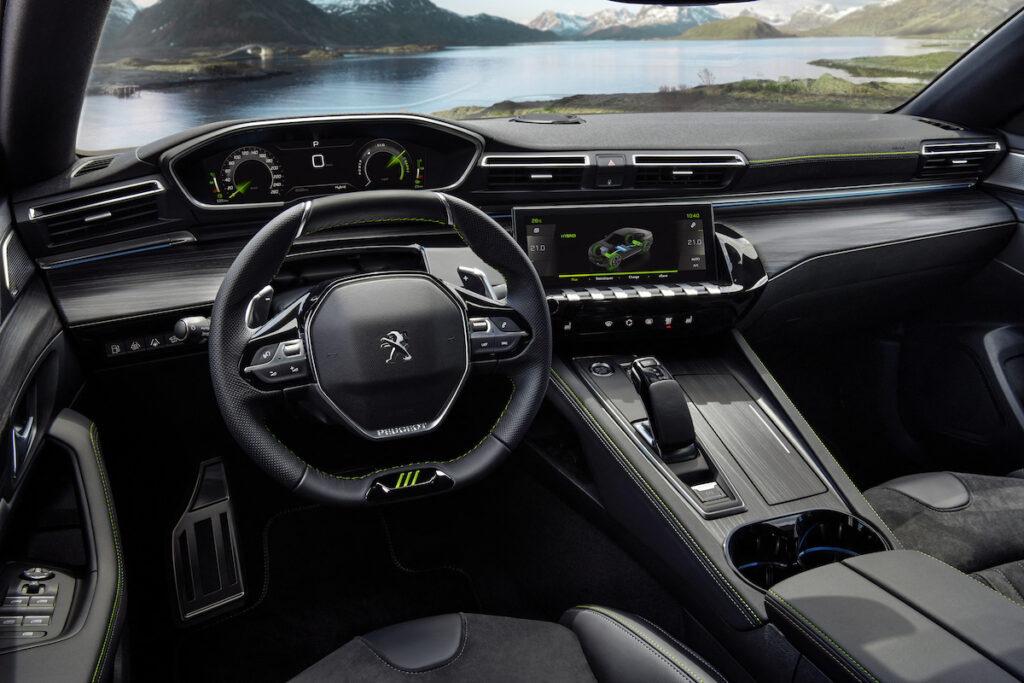 Das Cockpit des Peugeot 508 PSE