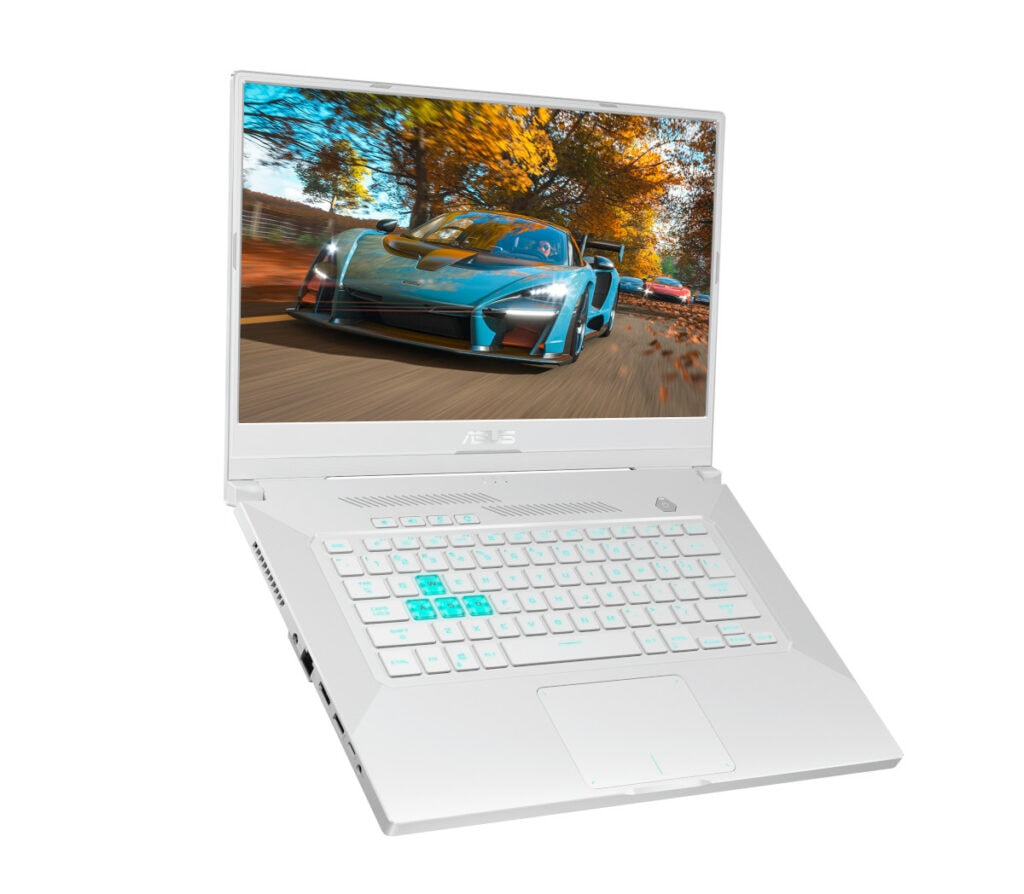 Asus-Notebook mit aufgeklapptem Bildschirm, der ein Spiel zeigt, schräg von vorne auf weißem Hintergrund