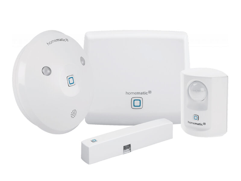 Vier Weiße runde und eckige Homematic Geräte in unterschiedlichen Größen vor weißem Hintergrund