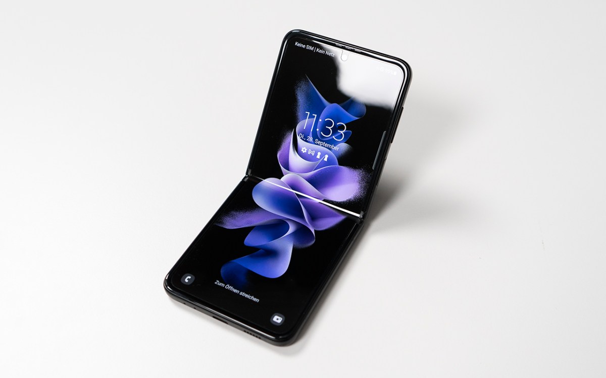 Samsung Galaxy Z Flip3 halb geöffnet