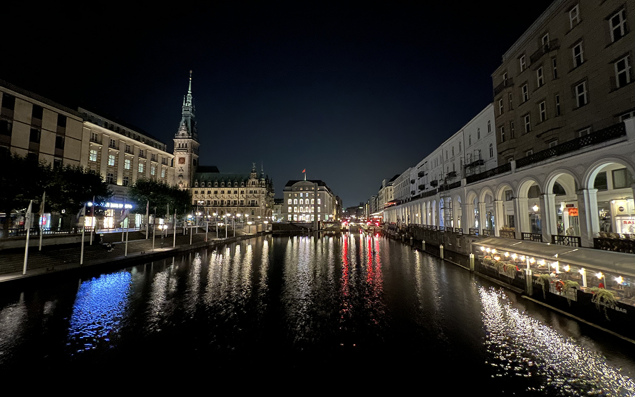 Hamburger Alster bei Nacht