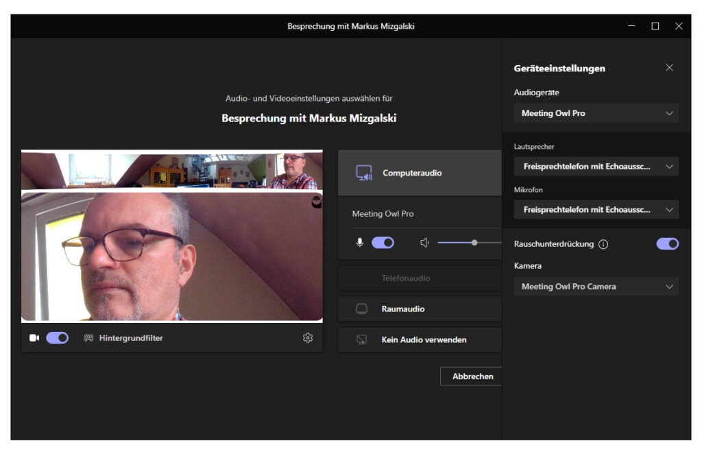 Screenshot schwarzer Kasten mit Videocall-Einstellungen und links Mann im Videobild, darüber ein dünner Streifen mit Panorama-Ansicht des Raums