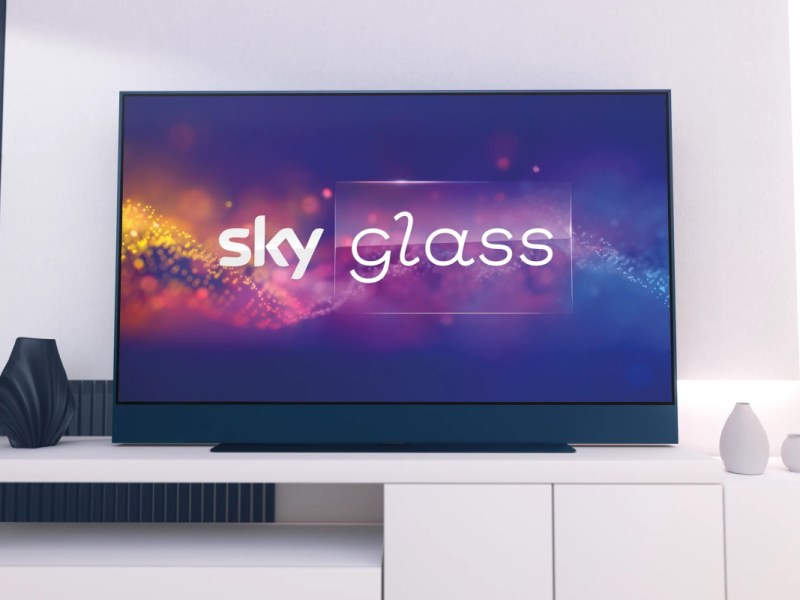 Sky Glass Fernseher an der Wand