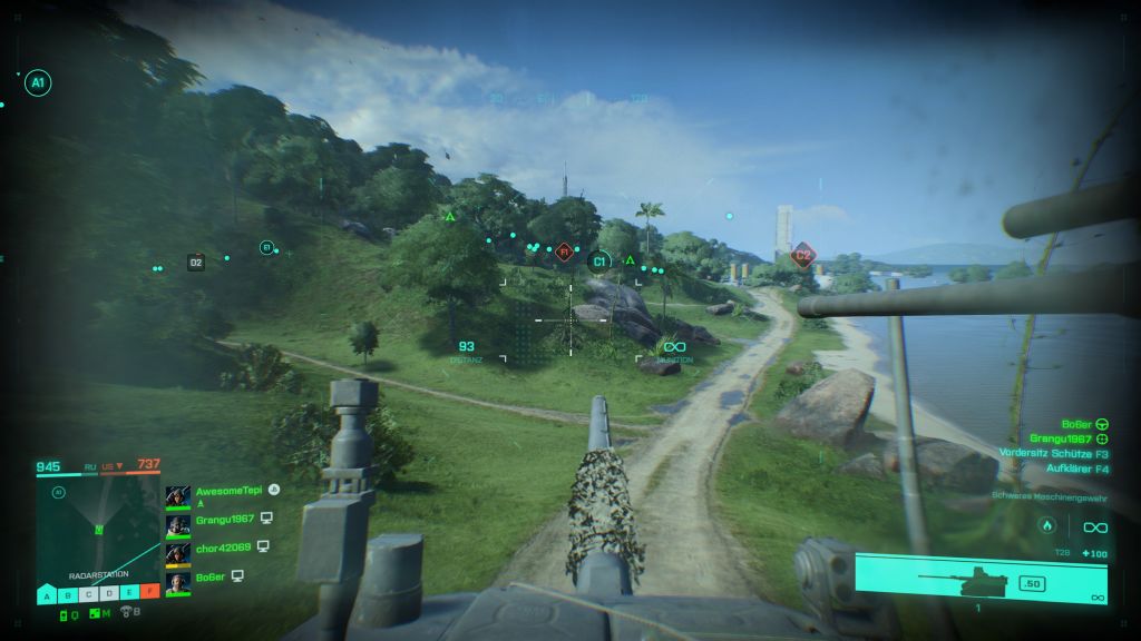 Aussicht von Panzer auf grüne Landschaft