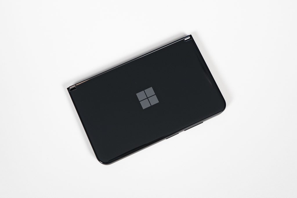 Microsoft Surface Duo 2 zugeklappt, Außenseite