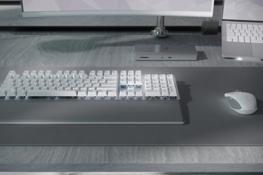 Eine Tastatur, daneben eine Maus