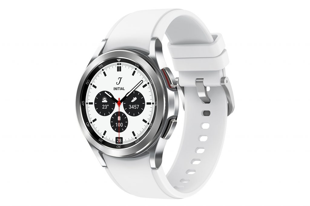 Die Samsung Galaxy Watch4 Classic in weiß.