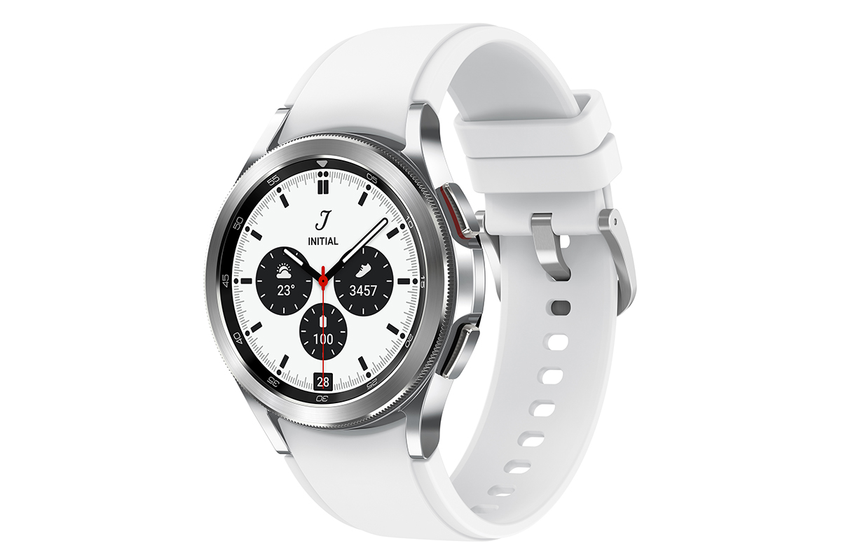 Die Samsung Galaxy Watch4 Classic in weiß.