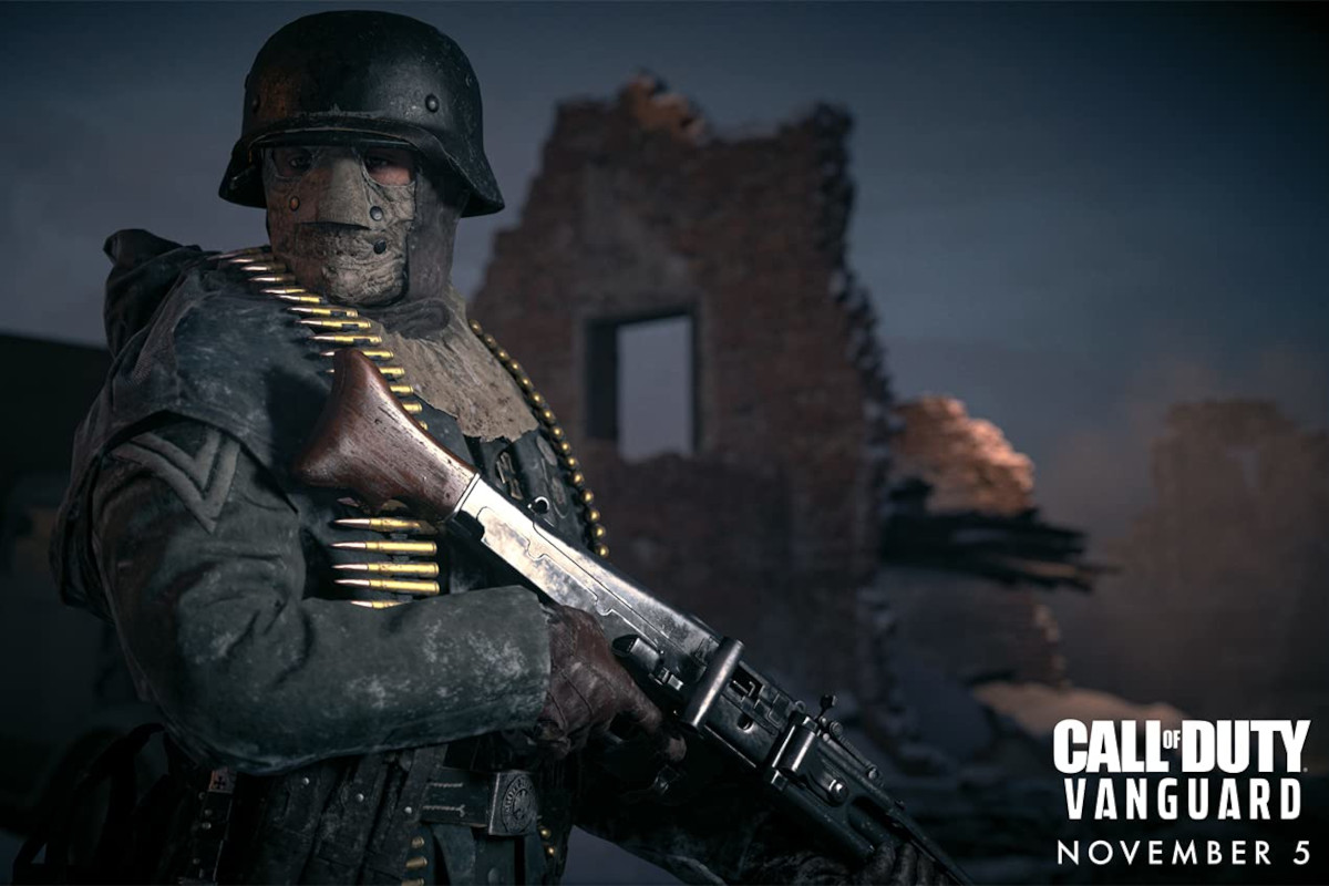 Vermummter Mann in Soldaten Uniform mit Gewehr vor Ruine, rechts unten das Call of Duty logo