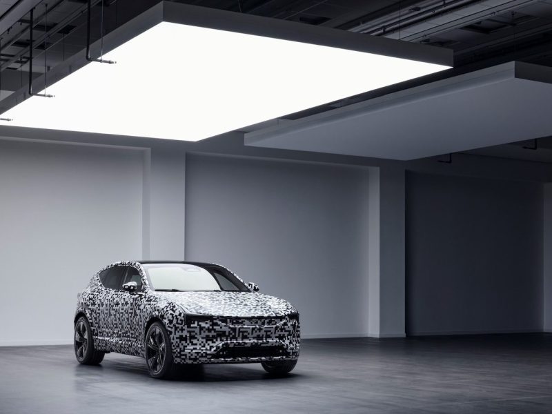 Polestar 3 steht in einer Garage