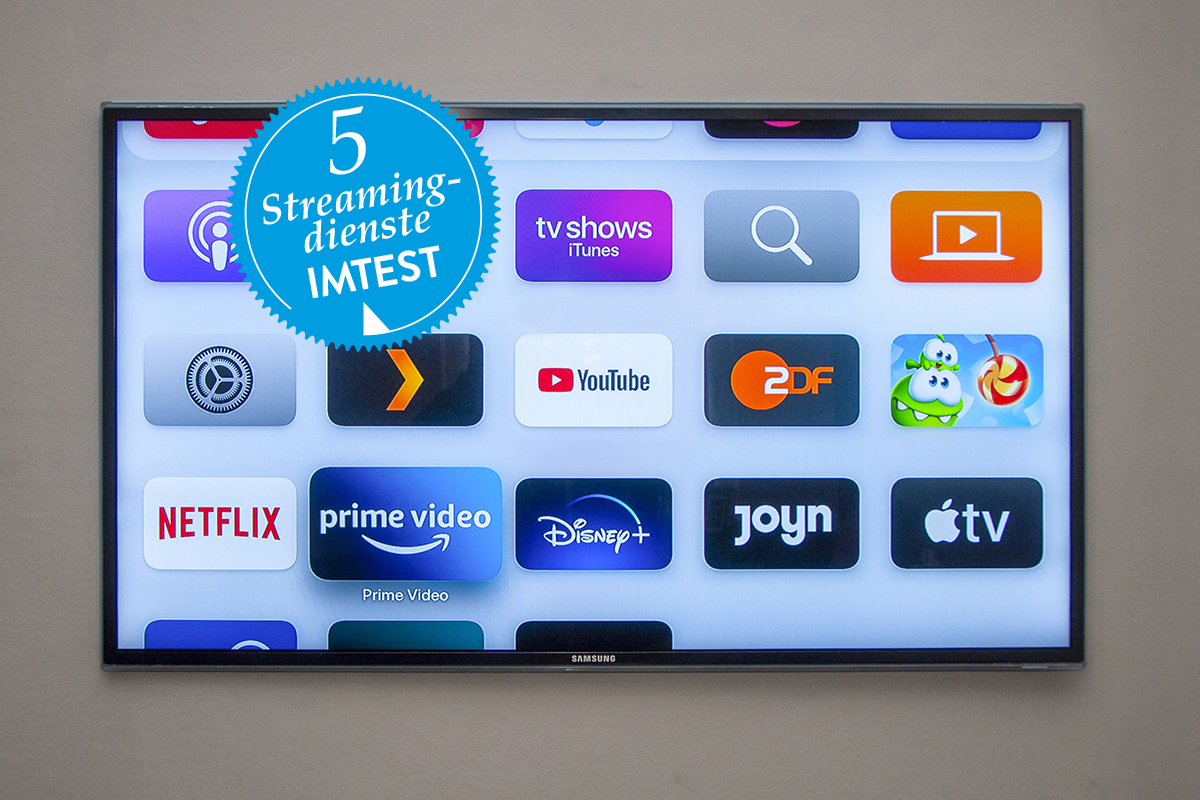 Fernseher an Wand mit verschiedenen Streaming-App-Icons