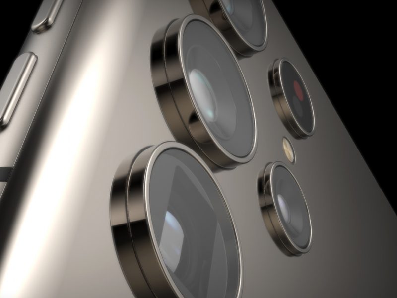 Der Fotoauschnitt zeigt die Kamera-Linsen auf der Rückseite des Samsung Galaxy S22 Ultra