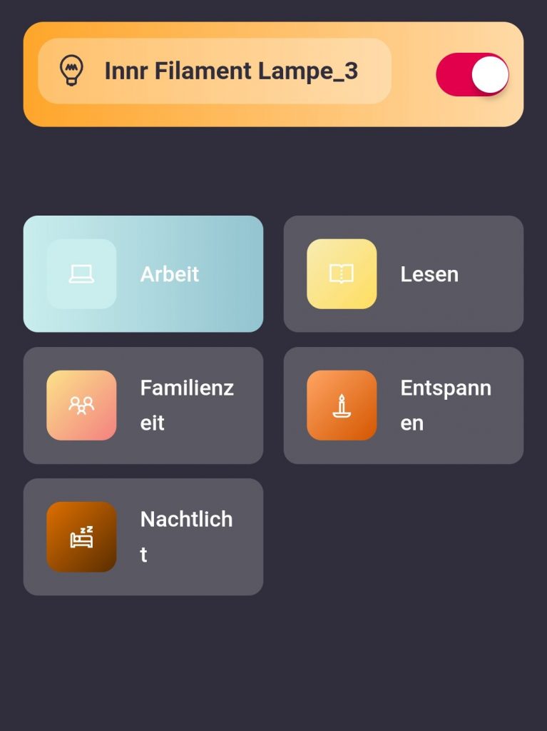 Screenshot Smartphone offene App mit schwarzem Hintergrund und bunten rechteckigen Icons mit Einstellungen