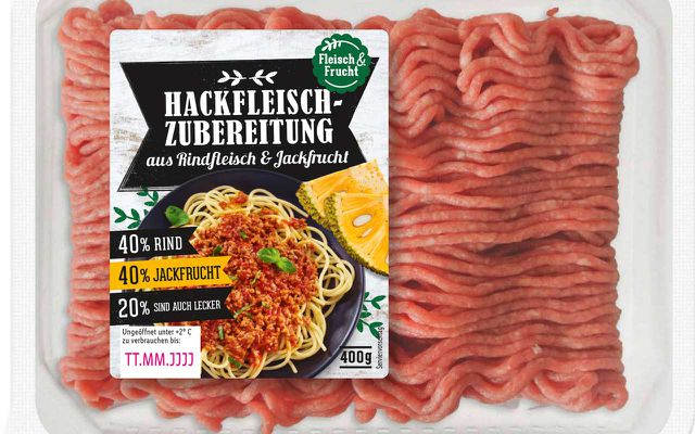 HackfleischPackung nah mit Etikett, das  Spaghetti Bolognese zeigt