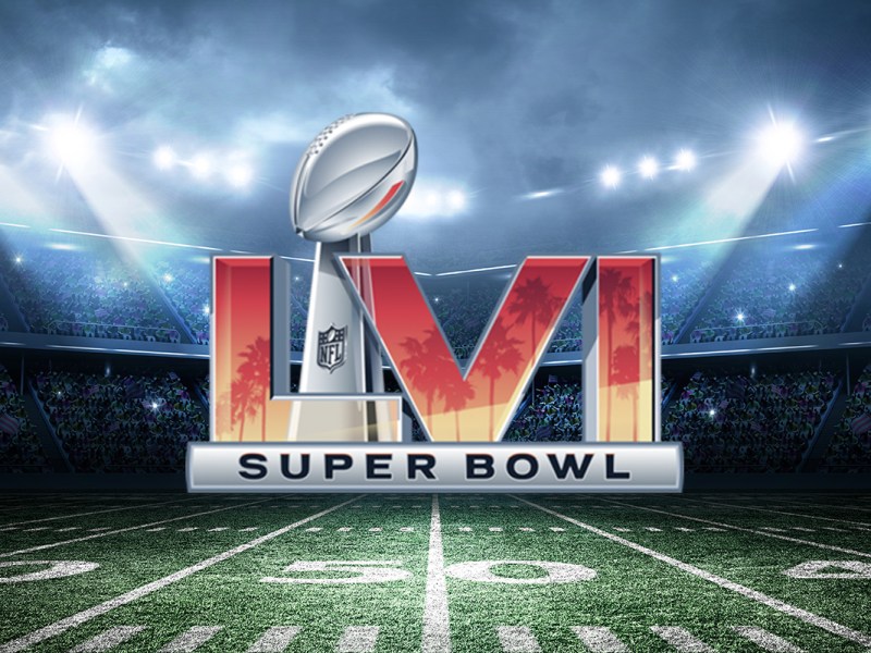 LVI Super Bowl Logo vor Football Rasen in beleuchtetes Stadion