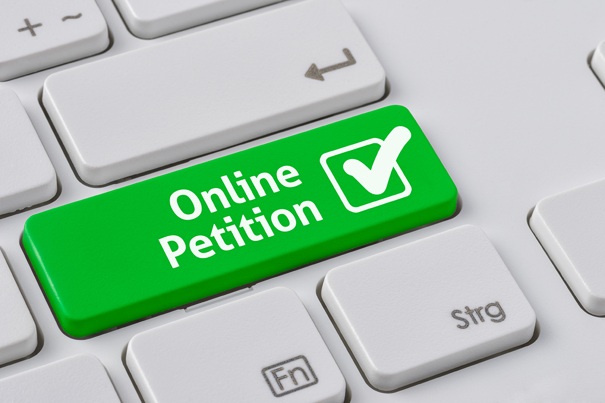 Tastatur mit grüner Taste - Online Petition