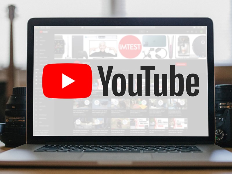YouTube Logo auf Laptop-Screen