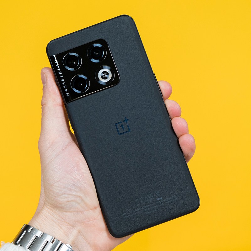 OnePlus 10 Pro im Test: Das beste Flaggschiff hat ein Leck