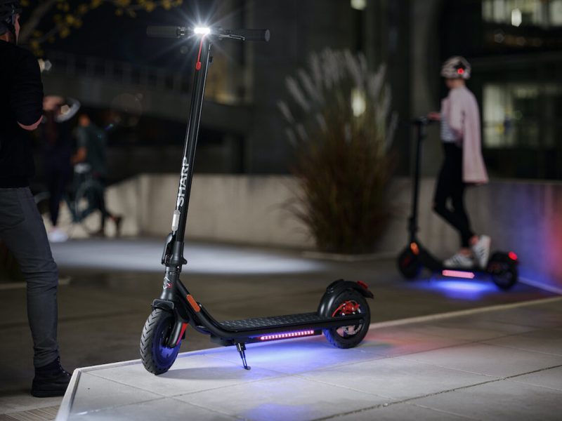 Ein E-Scooter von Sharp