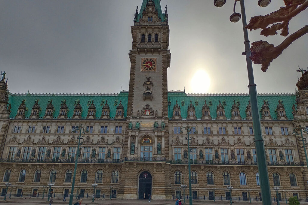 Das Hambuger Rathaus fotographiert mit der Hauptkamera der Vivo V23