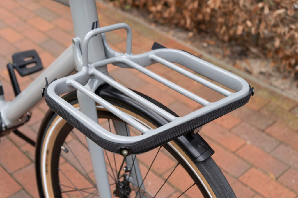 Detail Gepäckträger vom Urban-E-Bike Emil über Vorderrad