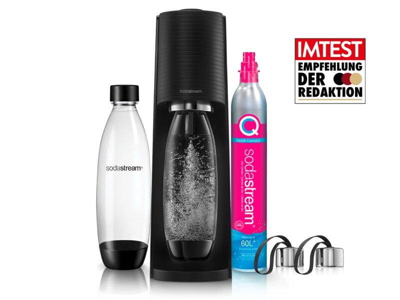 Schwarzer Sodastream Terra neben Flasche und pinker Kartusche auf weiÃŸem Grund und rechts oben IMTEST siegel Empfehlung der Redaktion