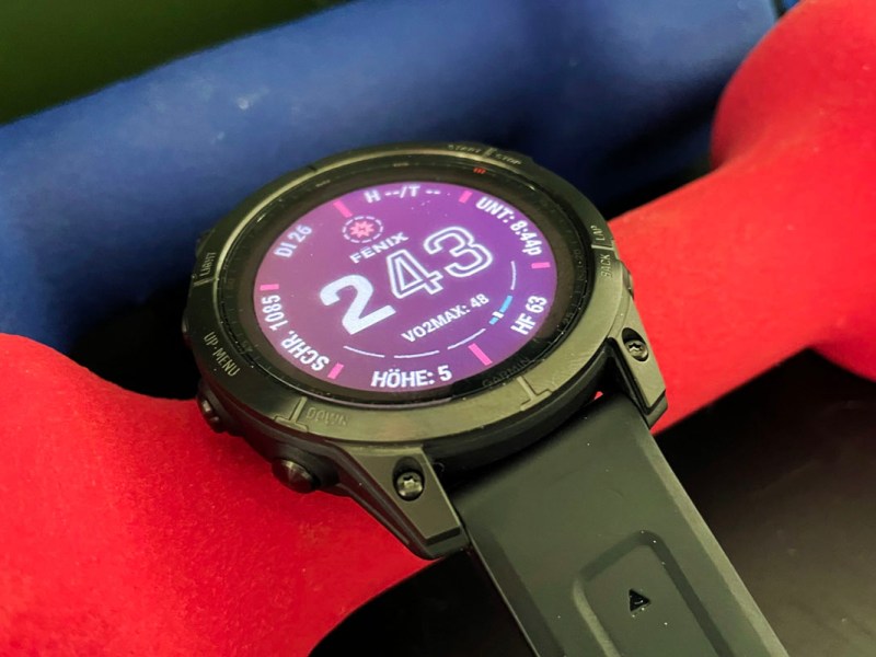 Fenix 7 auf Hantel
