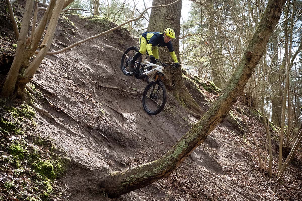 E-Mountainbike bei Fahrt im Gelände