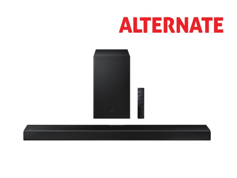 Schwarzer Samsung-Soundbar mit Subwoofer darüber von vorne auf weißem Hintergrund und Alternate Logo rechts oben