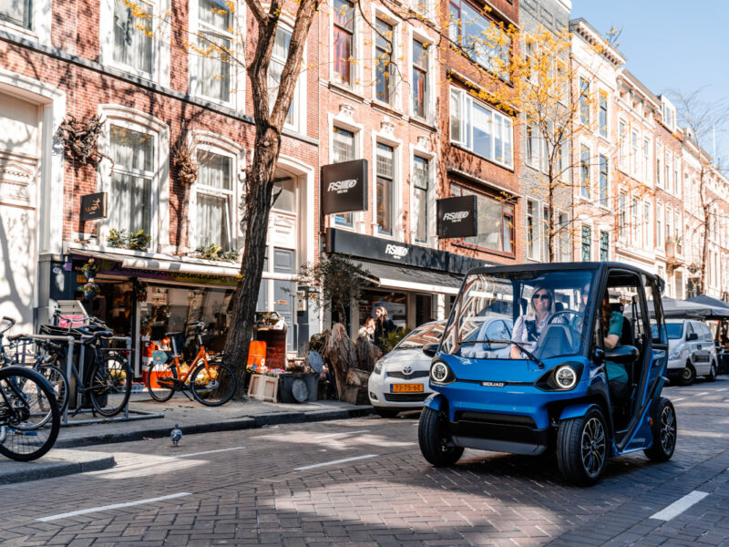 E-Auto: Squad Solar City Car im Stadtverkehr