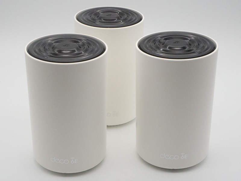 Drei Deco X75 Mesh Repeater als Gruppe