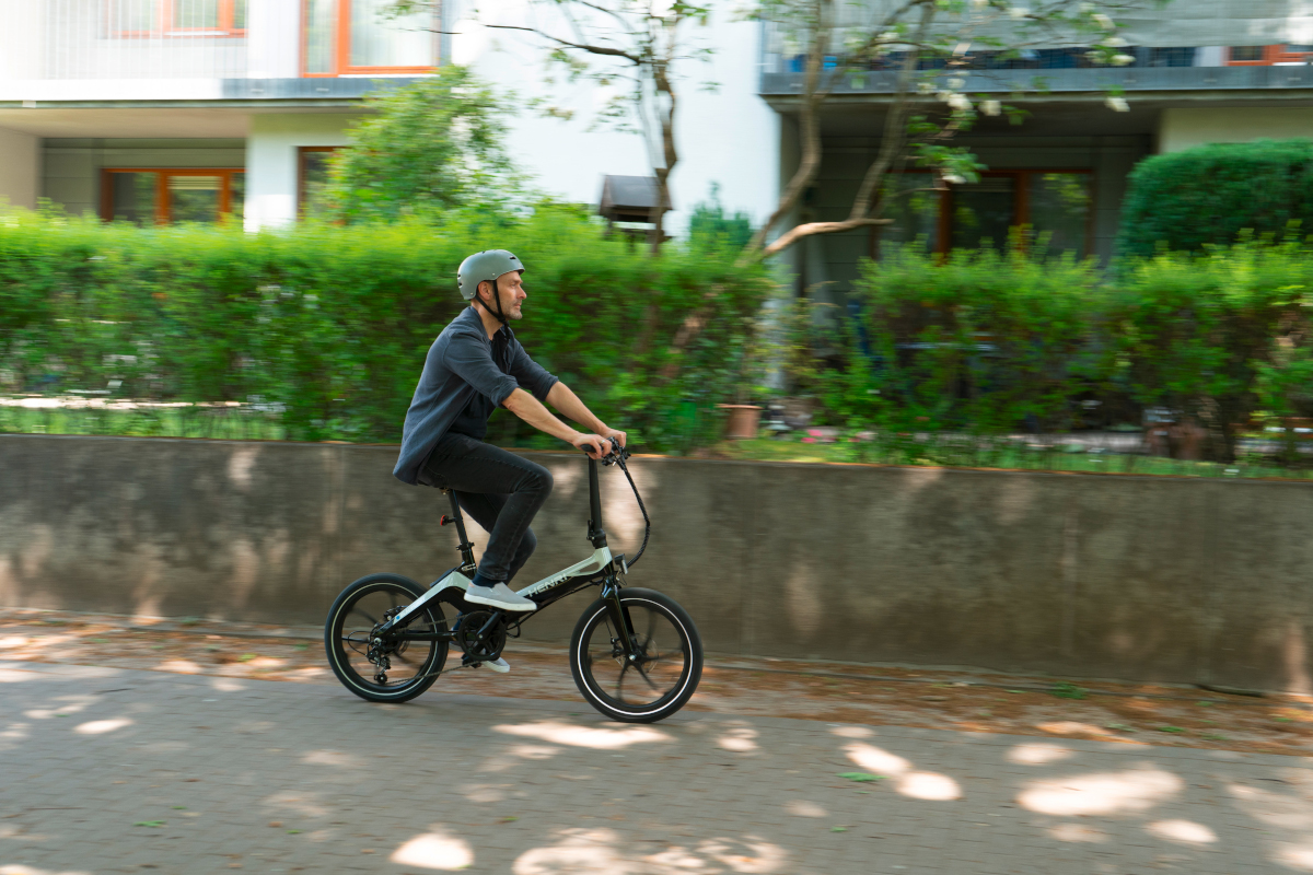 Fahren mit Falt-E-Bike