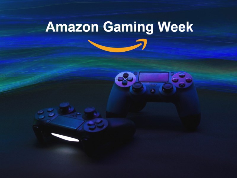Ein liegender und ein hingestellter Controller in dunkelblauem Licht vor Grün blauen Wellen, darüber Amazon Gaming Week Schriftzug