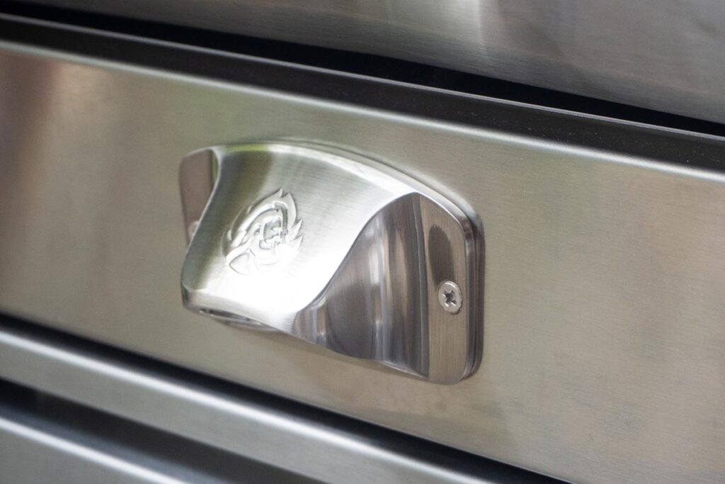 Detail Griff von Grill mit Delle