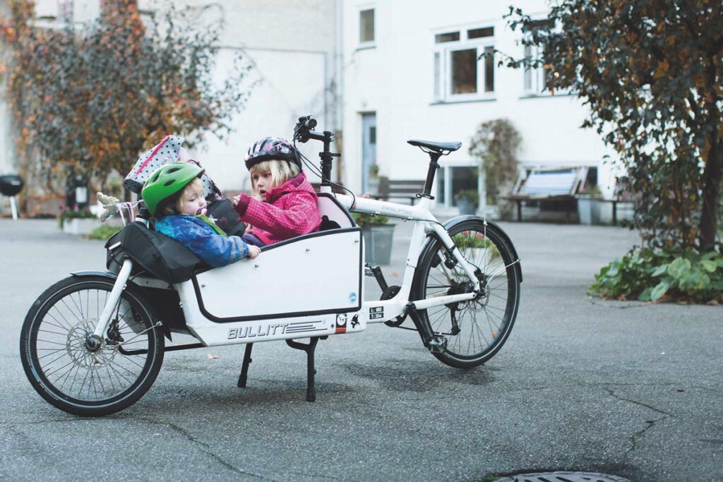 Cargo bike with two kids