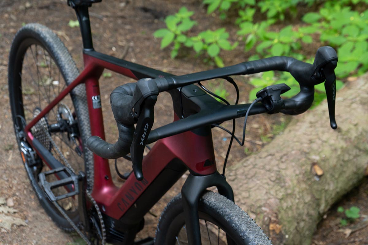 Rennradlenker mit eingebauter Federung bei einem E-Gravelbike