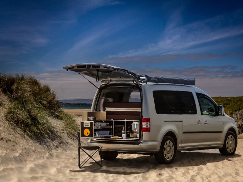 Camping: 3 geniale Tricks verwandeln Autos in Micro-Camper