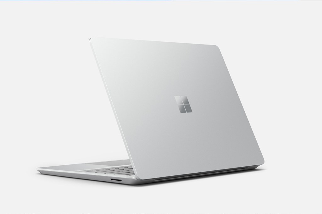 surface laptop se in weiß beim Aufklappen