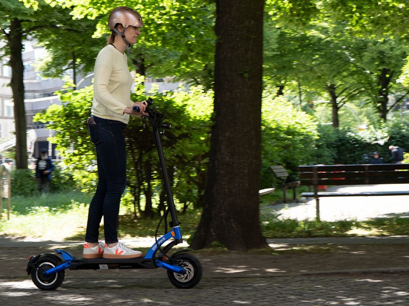 IMTEST mit E-Scooter IO Hawk “Legend” auf Spritztour