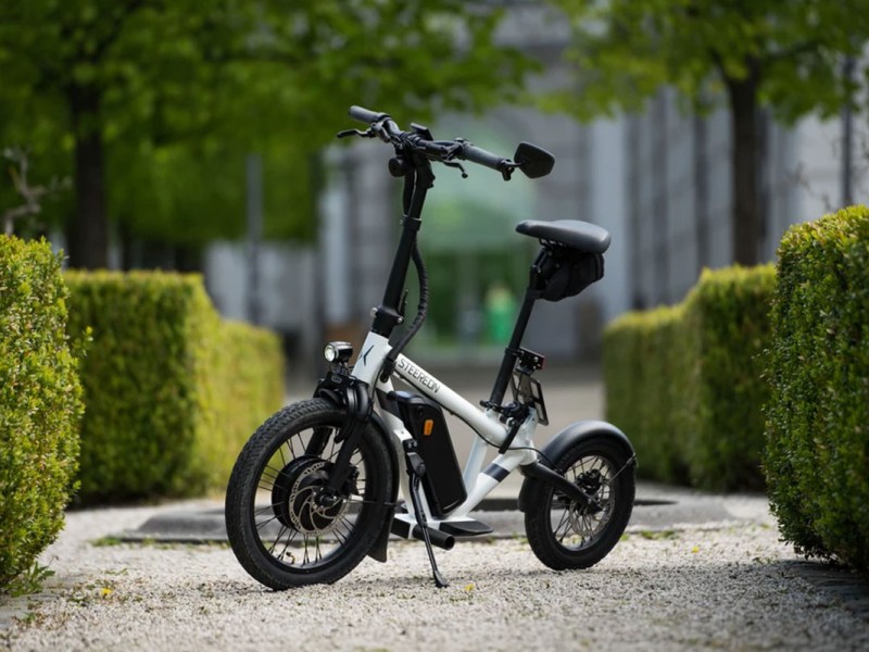 Hybrider Flitzer: E-Scooter und E-Bike in einem