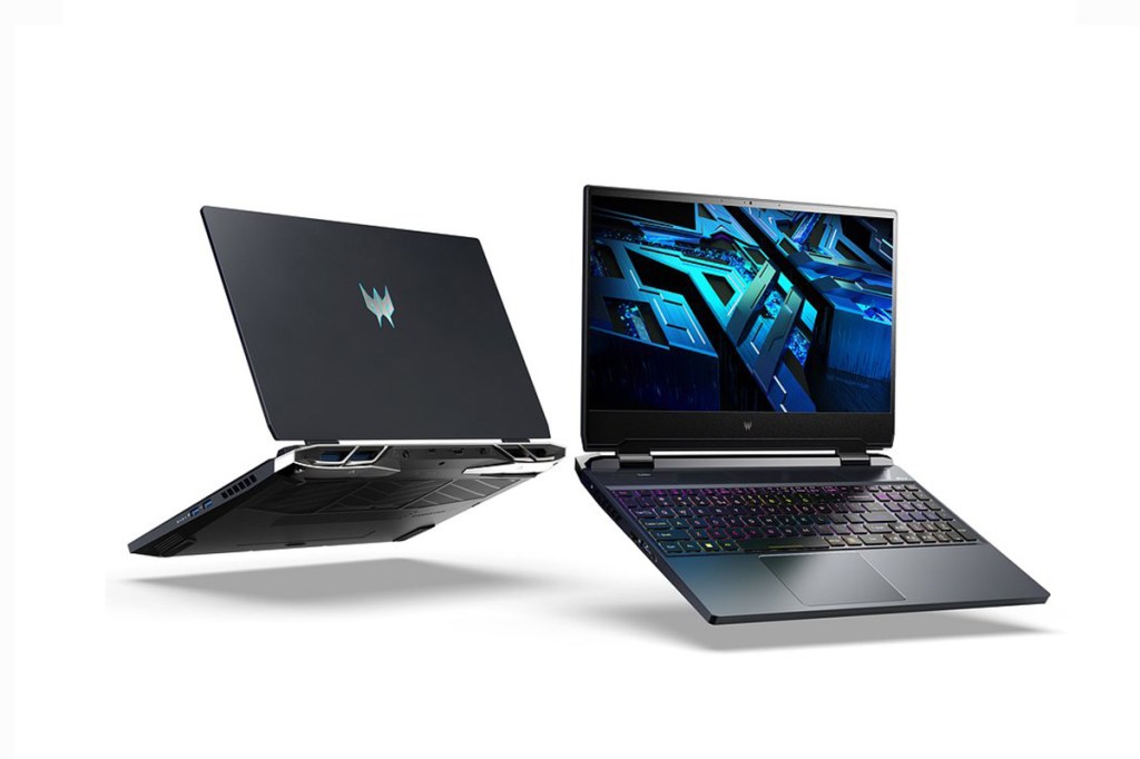 Das Acer Predator Helios 300 vor weißem Hintergrund.